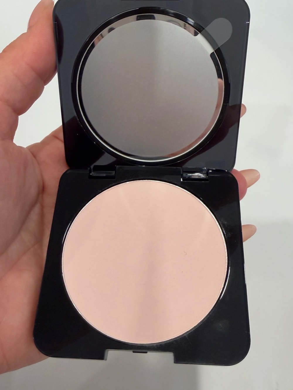 Makeup Compact - Picture 2 of 3